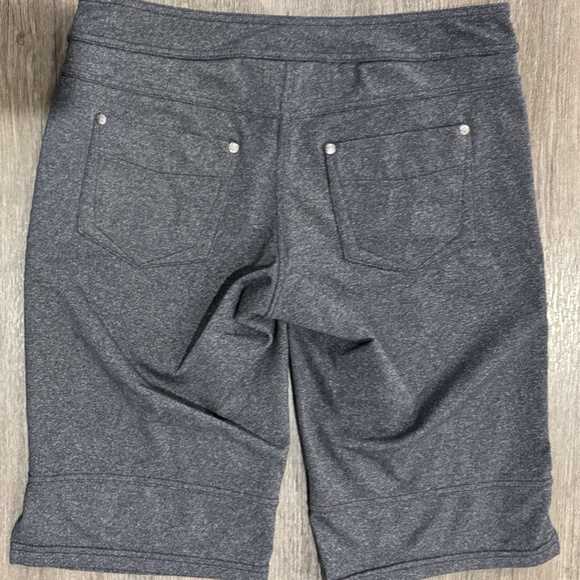 Athleta Bettona Gray Bermuda Shorts Small 819755 - Picture 9 of 9